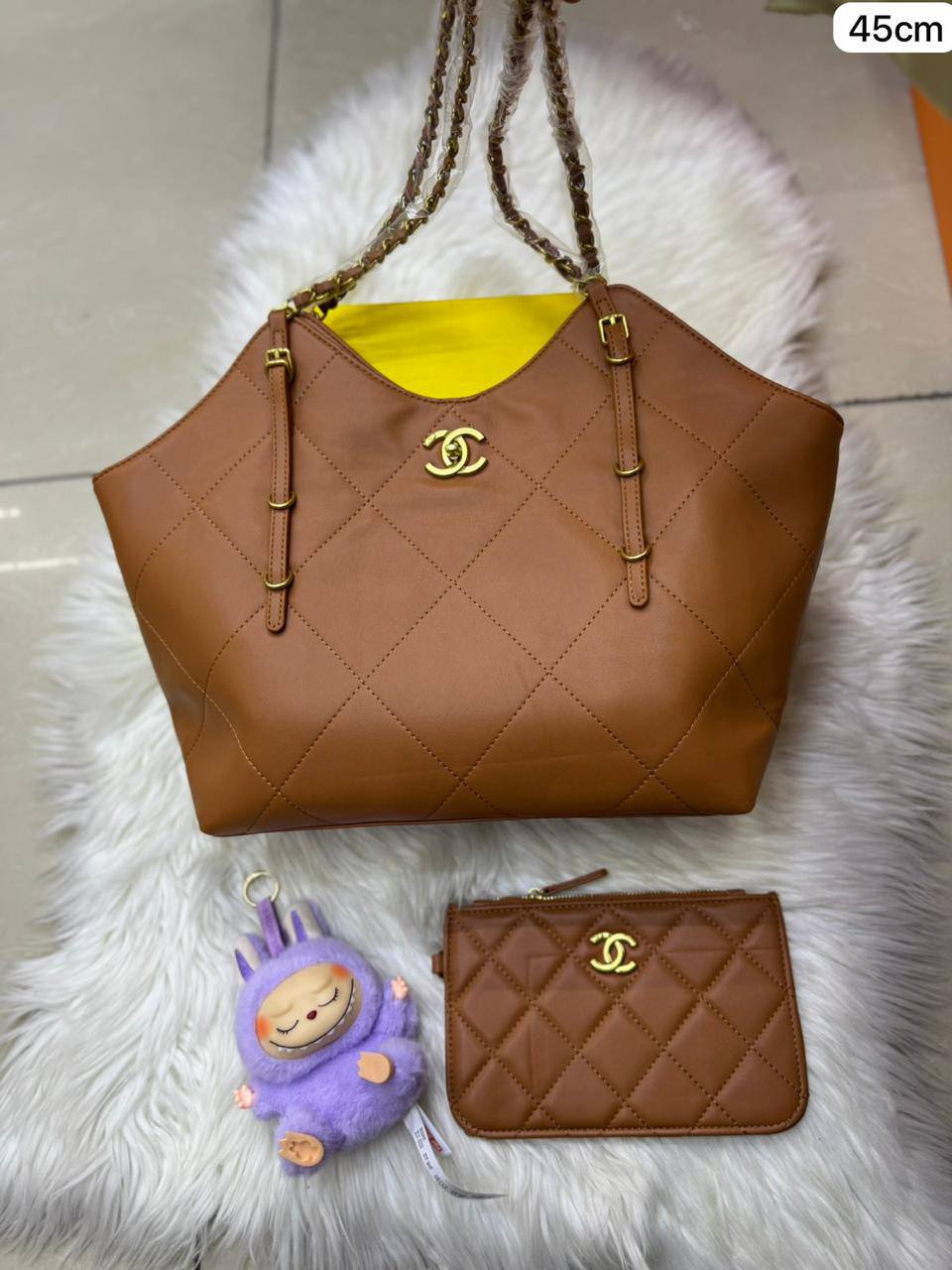 💕 Chanel  2 in 1
1️⃣ First quality
Size : 45 * 26 cm
90 dhs✅

Zain115
♥️♥️♥️