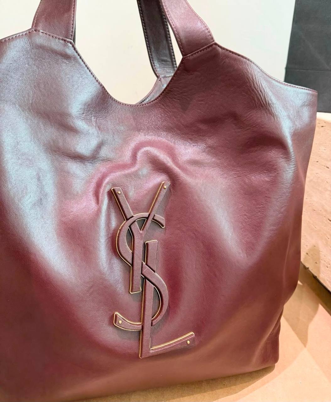 YSL
 MASTER QUALITY 
365 dhs🇦🇪🇦🇪
leather

Zain295
♥️♥️♥️