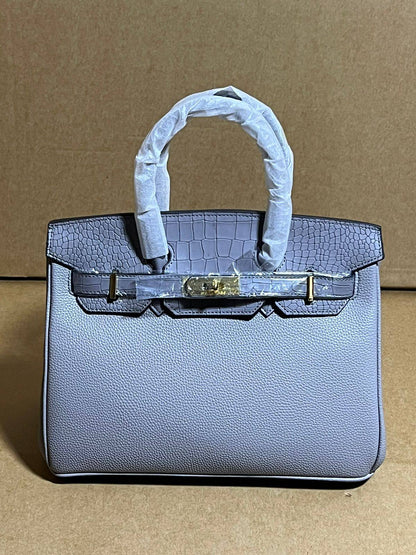 Hermes
 size 30 cm 
120 dhs❣️

Zain278
♥️♥️♥️