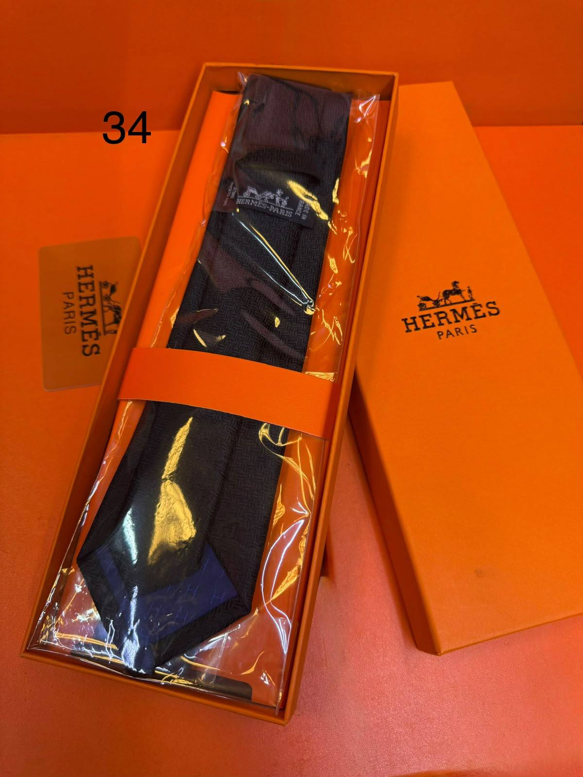 Hermes
Gucci
LV
Dior

Withbox

75 dhs🇦🇪🇦🇪

Zain93
♥️♥️♥️