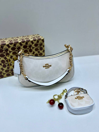Coach
110 dhs✅
with box
🎁🎁🎁
size 25×7×15cm
with small bag and cherry

Zain42
♥️♥️♥️