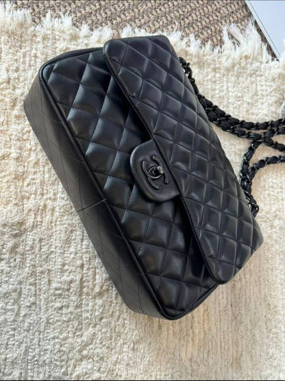 Chanel
100 dhs✅
Size：25CM

Zain35
♥️♥️♥️