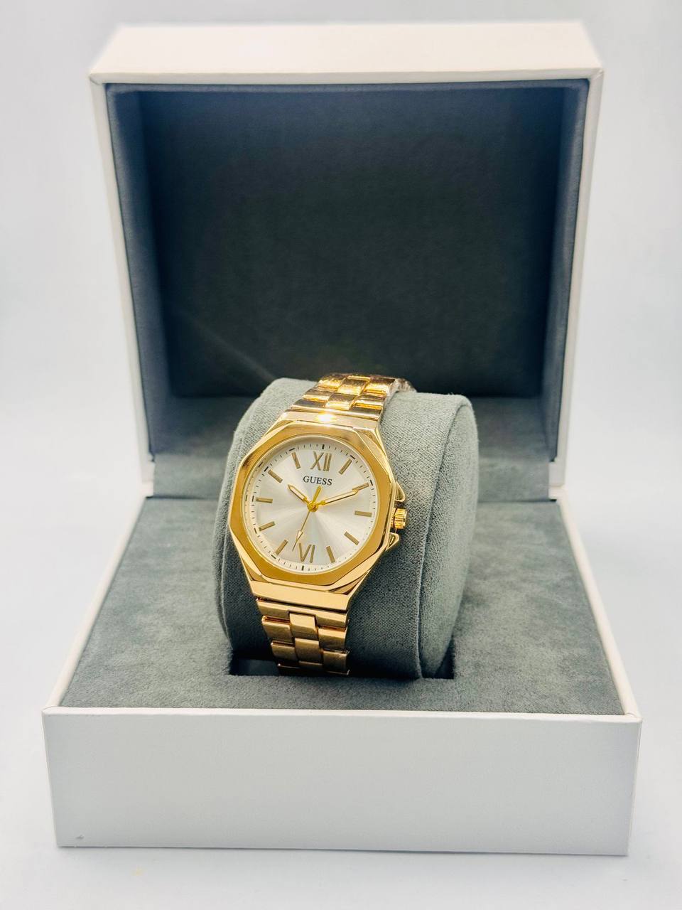 Guess Ladies
*New arrival*🔥
55 dhs🪙🌨️

Zain08
♥️♥️♥️