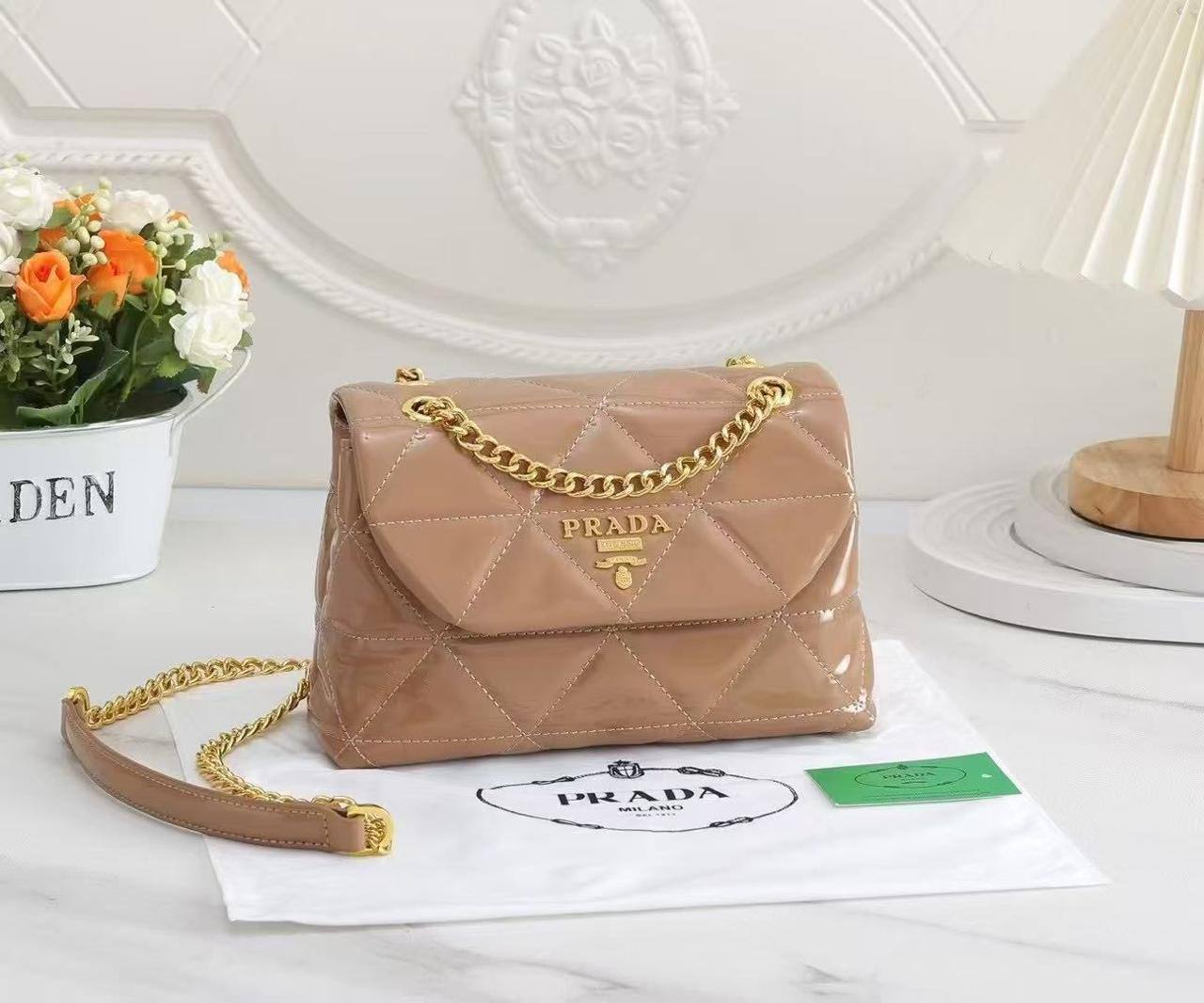 Prada  
size : 23 * 15 * 8 cm
85 dhs🪙💕

with box 🎁

Zain115
♥️♥️♥️