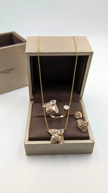 Chaumet
*Master Quality* 
*Necklace, Earrings & F.Ring*
190 dhs✅
with Normal Box 🎁

Zain210
♥️♥️♥️