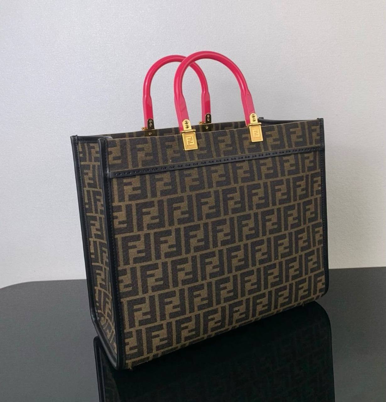 FENDI 
New CAME

 175 DHS

Zain39
♥️♥️♥️
