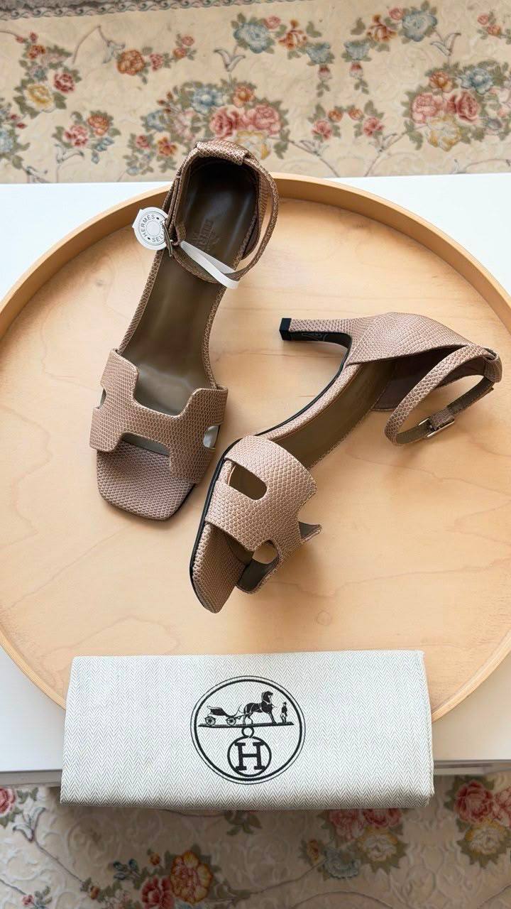 Hermes
LIZARD🦎
Master quality 
Size: 36 to 41
450 dhs✅

Zain318
♥️♥️♥️