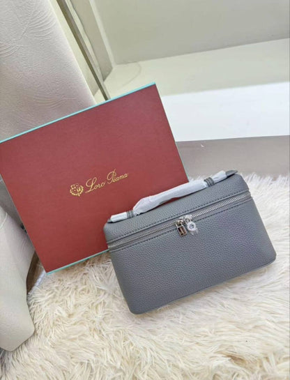 Loro Piana
withbox 
85 dhs🇦🇪🇦🇪

Zain143
♥️♥️♥️