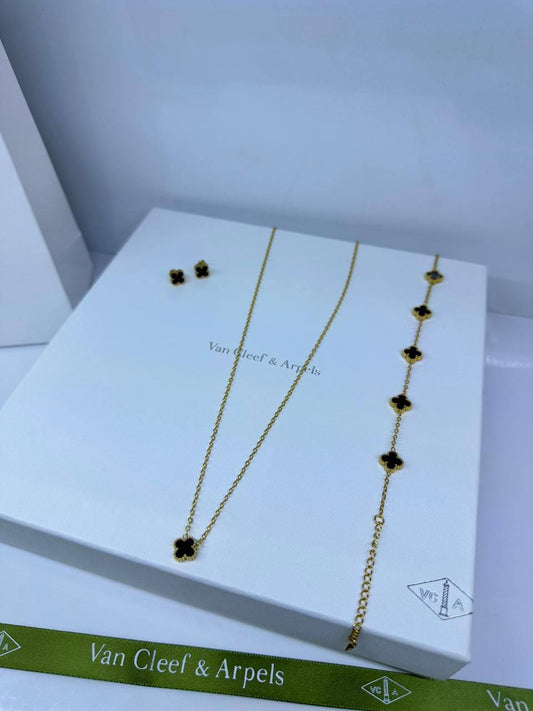 VCA set mini✨
Necklace 
Earrings 
Bracelet 
Stainless non tarnished 

40 dhs🪙🌨️
normal box 📦

Zain48
♥️♥️♥️