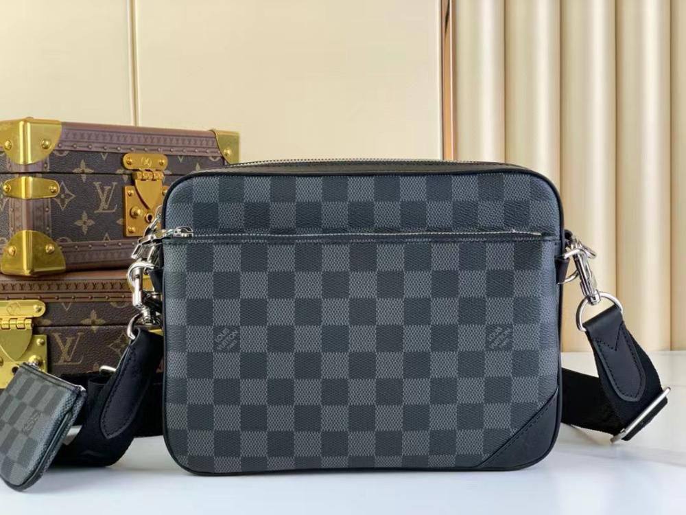 LV
Best quality
With box’s
🎁🎁🎁

105 dhs👑
size 25cm

Zain158
♥️♥️♥️