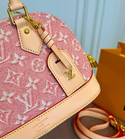 LOUIS VUITTON 

ALMA NEW 

DESIGN MASTER QUALITY 

WITH BOX
265 dhs🇦🇪🇦🇪

SIZE: 24 cm


Zain39
♥️♥️♥️