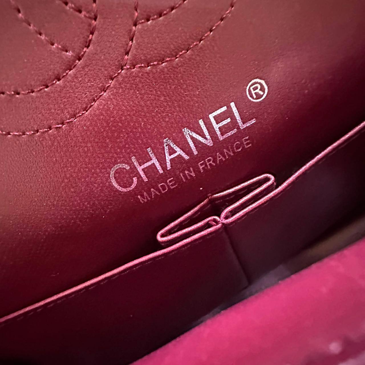 CHANEL NEW CAME HIGH QUALITY WITH FOLDING BOX 
130 dhs🇦🇪🇦🇪
(caviar)

Zain295
♥️♥️♥️