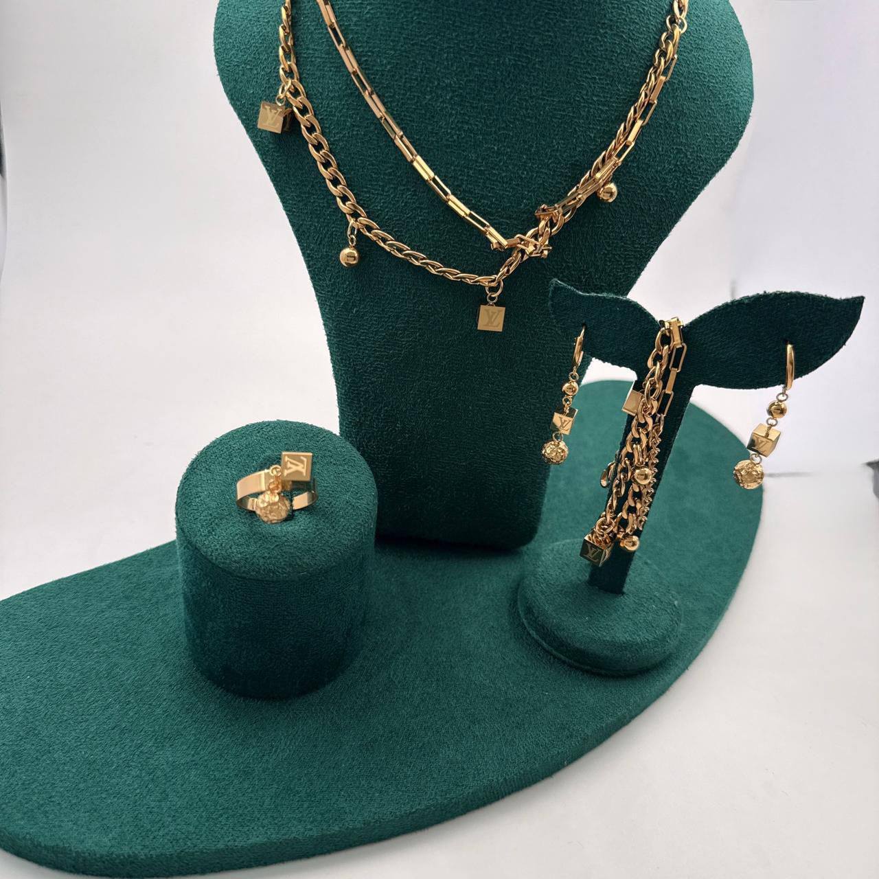 one Set Accessories
50 dhs🇦🇪

Zain45
♥️♥️♥️