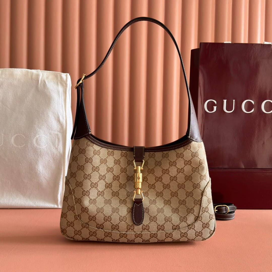 GUCCI 

NEW CAME 
HIGH QUALITY 

WITH BOX 

125 dhs🇦🇪🇦🇪🇦🇪

Zain39
♥️♥️♥️