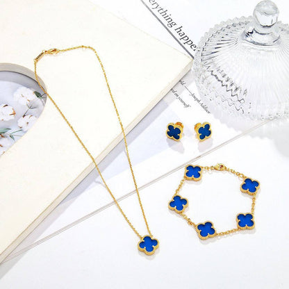 VCA Set*_🌼💫
*NECKLACE 1 FLOWER*
*BRACELET 5 FLOWER*
*EARRING   1* *FLOWER*  
145 dhs❤️
       _*WITH*_
    *Good Box* 📦

Zain89
♥️♥️♥️