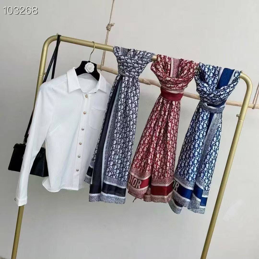 Silk scarf 

40 dhs🇦🇪  
no box

60 dhs🇦🇪 with box

Zain93
♥️♥️♥️