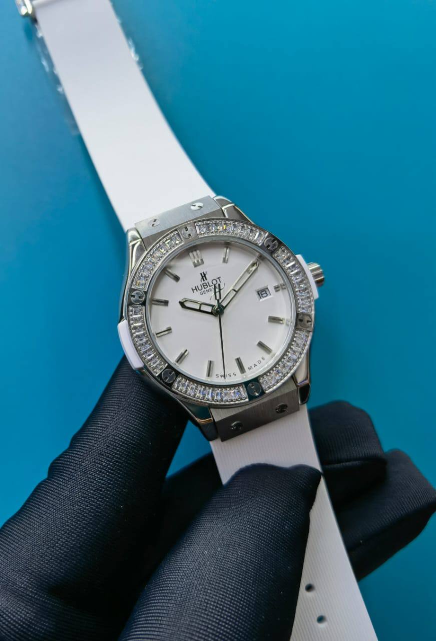 Hublot Ladies
230 dhs🪙🌨️

Zain25
♥️♥️♥️