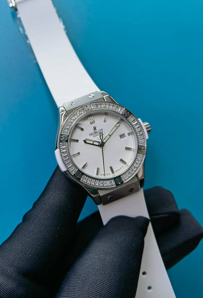 Hublot Ladies
230 dhs🪙🌨️

Zain25
♥️♥️♥️