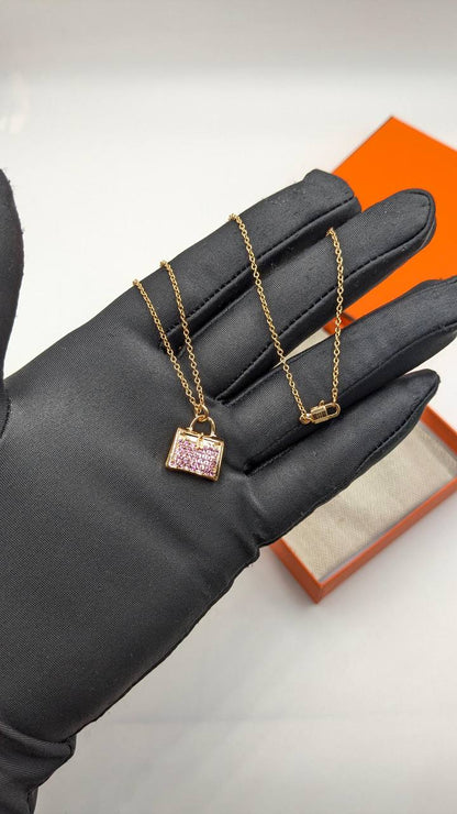Hermes
*Master Quality* 
*Necklace*
80 dhs✅ with Normal Box 🎁
90 dhs✅ with Good Box 🎁
120 dhs✅ with Master Box 🎁

Zain210
♥️♥️♥️