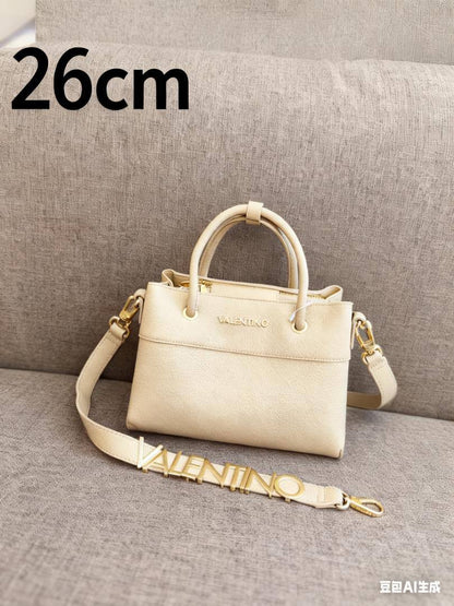 Valentino
115 dhs❤️ 
High quality 26Cm

Zain26
♥️♥️♥️