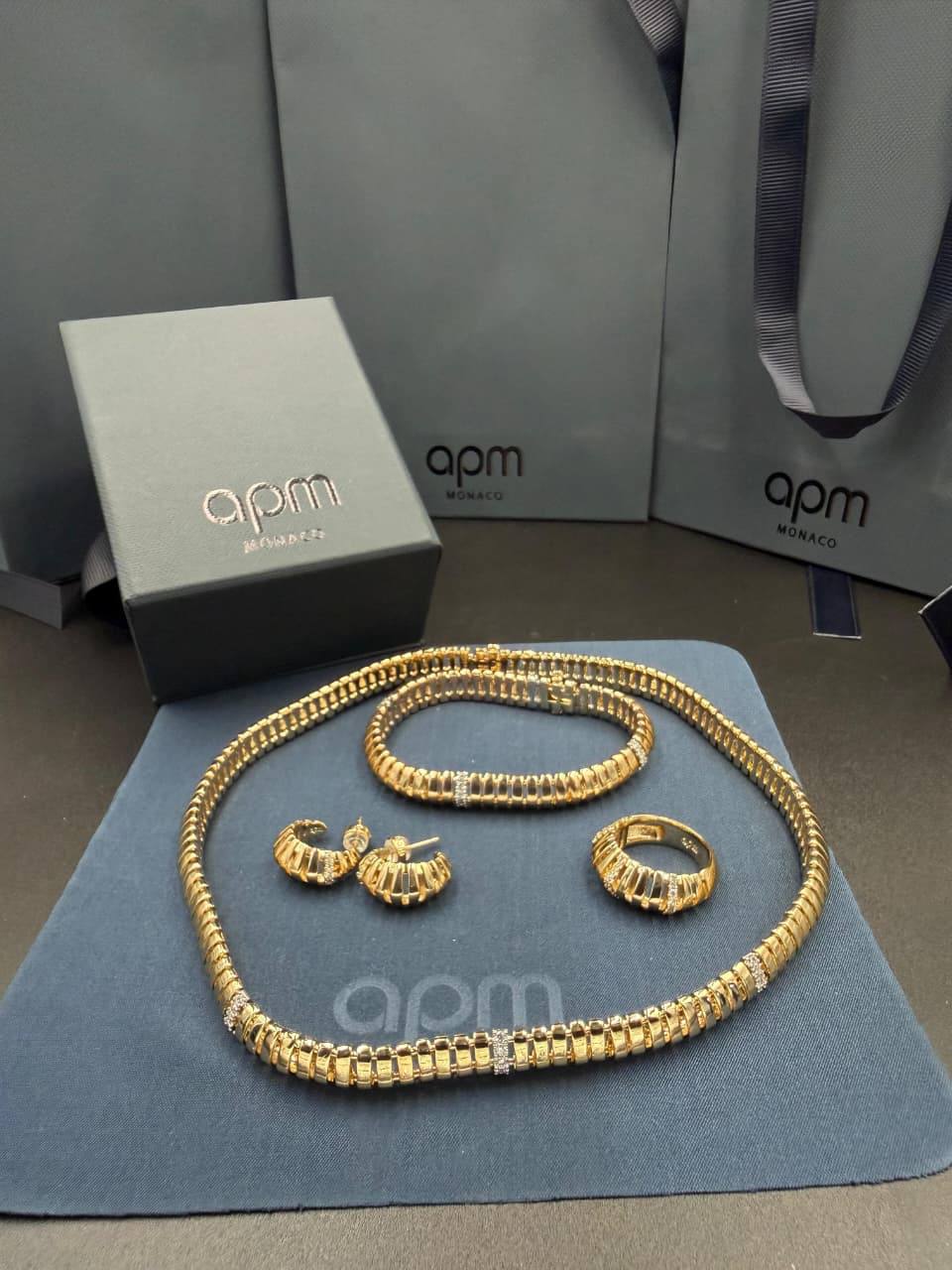 APM SET
 MASTER 💫✨
NECKLACE BRACELET EARRINGS RING
WITH BOX AND PAPER BAG🎁🛍️
350 dhs🇦🇪🇦🇪

Zain89
♥️♥️♥️