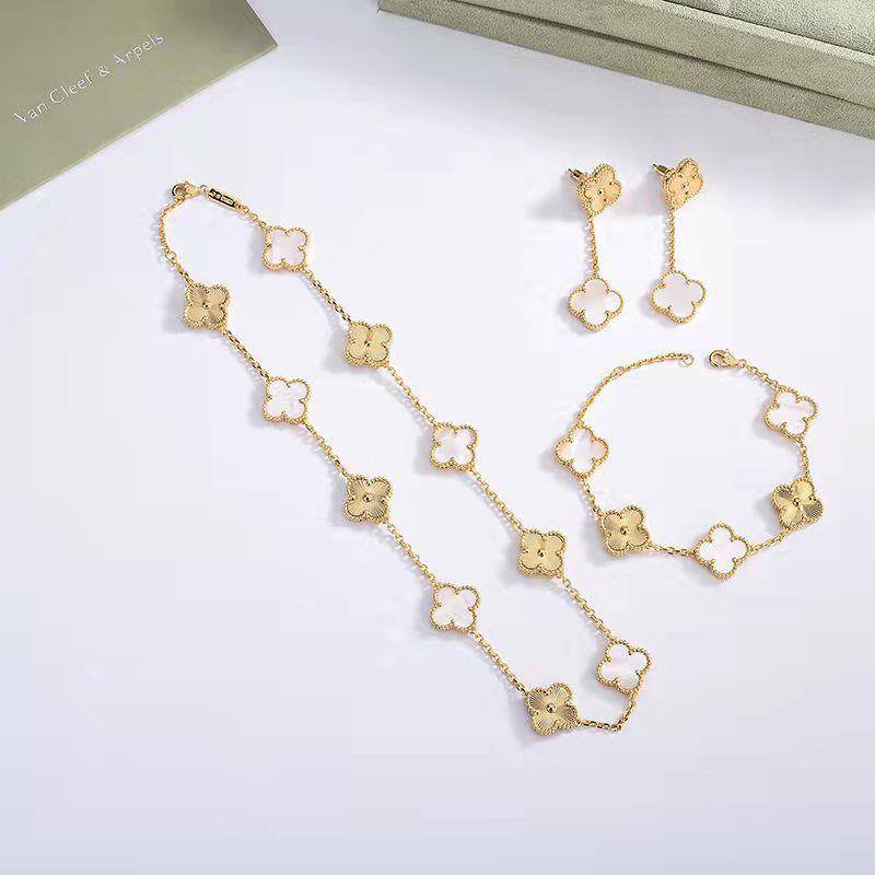 VCA
MASTER SET ✨💫
NECKLACE BRACELET EARRINGS 
WITH GOOD BOX AND PAPER BAG🛍️🎁 
250 DHS🇦🇪

Zain89
♥️♥️♥️