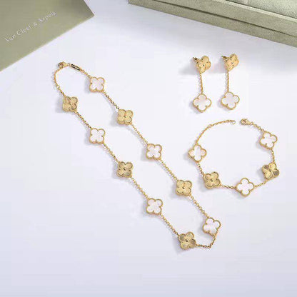 VCA
MASTER SET ✨💫
NECKLACE BRACELET EARRINGS 
WITH GOOD BOX AND PAPER BAG🛍️🎁 
250 DHS🇦🇪

Zain89
♥️♥️♥️