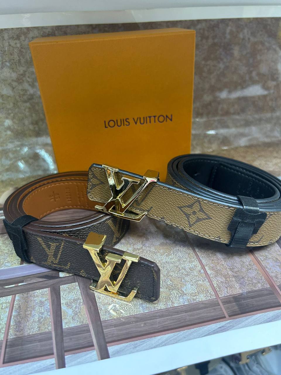 Leather belt

with box 
🎁🎁🎁

60 dhs✅

Zain190
♥️♥️♥️