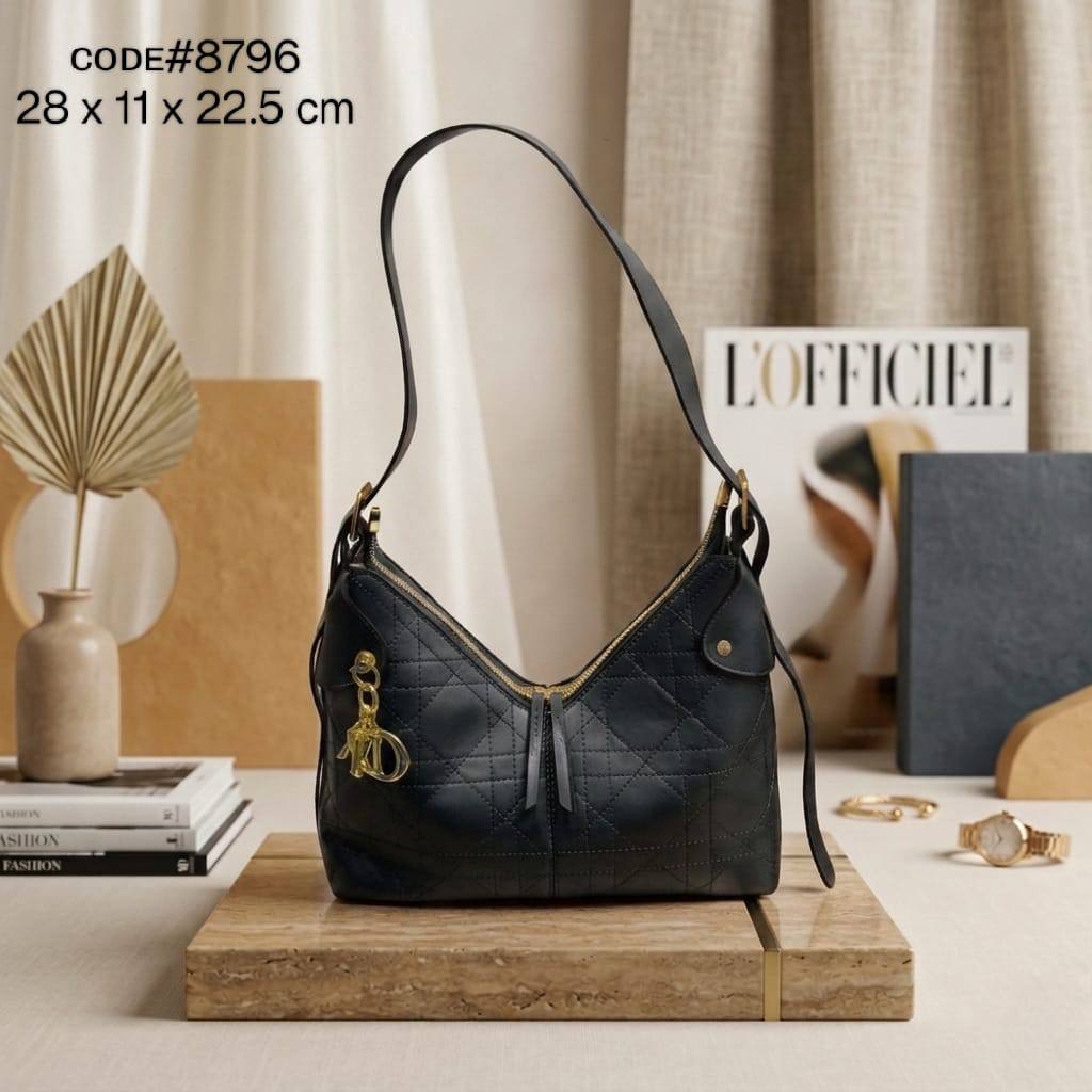 CHRISTIAN DIOR
ᴍᴇᴅɪᴜᴍ ᴠᴏʏᴀɢᴇ ʙᴀɢ
sʜᴏᴜʟᴅᴇʀ / ᴄʀᴏss ʙᴀɢ
ʟᴇᴀᴛʜᴇʀ & ᴄᴀɴᴠᴀs ᴏʙʟɪǫᴜᴇ
ɢᴏʟᴅ ʜᴀʀᴅᴡᴀʀᴇ
sɪᴢᴇ: 28 cm

70 dhs✅

Zain31
♥️♥️♥️