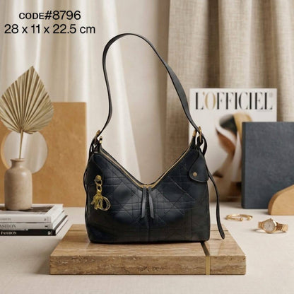CHRISTIAN DIOR
ᴍᴇᴅɪᴜᴍ ᴠᴏʏᴀɢᴇ ʙᴀɢ
sʜᴏᴜʟᴅᴇʀ / ᴄʀᴏss ʙᴀɢ
ʟᴇᴀᴛʜᴇʀ & ᴄᴀɴᴠᴀs ᴏʙʟɪǫᴜᴇ
ɢᴏʟᴅ ʜᴀʀᴅᴡᴀʀᴇ
sɪᴢᴇ: 28 cm

70 dhs✅

Zain31
♥️♥️♥️