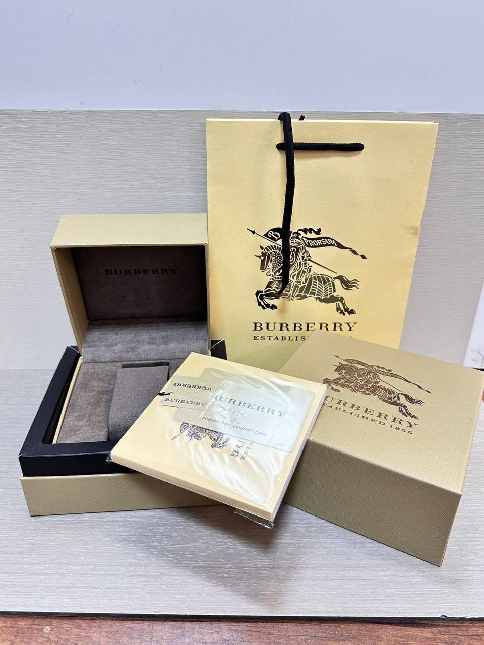 Master Watches Boxes
50 dhs🌺
with Card & paper bag

Zain85
♥️♥️♥️