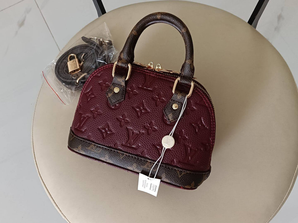 Lv
90 dhs🇦🇪🇦🇪
size 20cm

Zain26
♥️♥️♥️