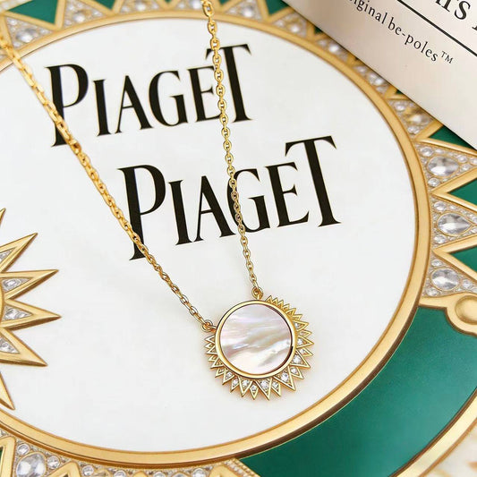 PAIGET NECKLACE
MASTER ✨💫
50 DHS✅ 
WITH BOX AND PAPER BAG🎁🛍️

Zain89
♥️♥️♥️
