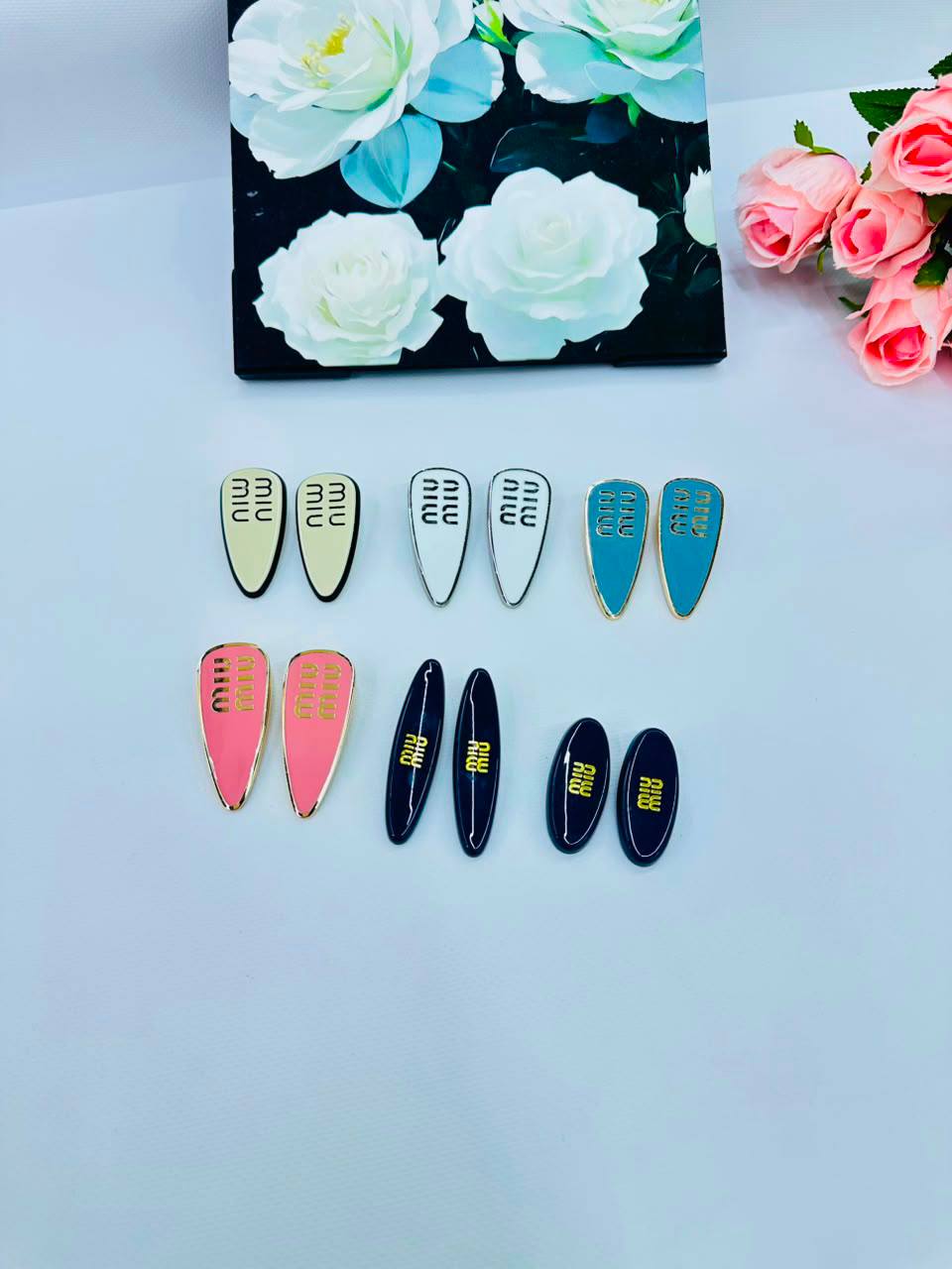 Hair clip
Offer price 
Pair

*30* AED simple box

Zain48
♥️♥️♥️