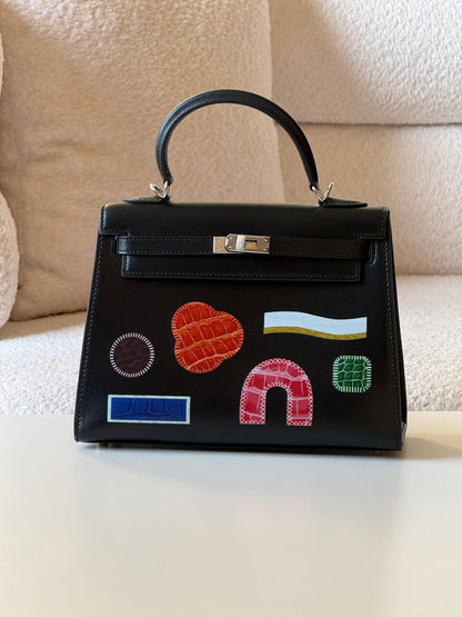 Hermes 
kelly 25cm💕master quality😍
with box❤️
🎁🎁🎁

440 dhs❤️💚

Zain52
♥️♥️♥️