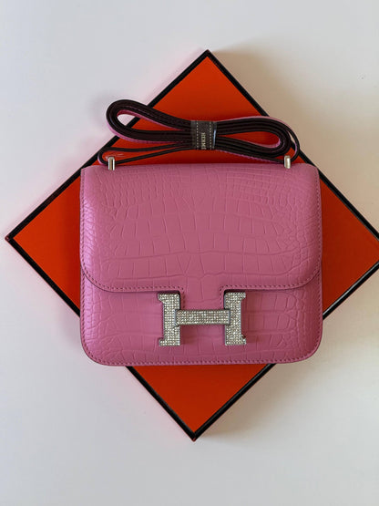 Hermes constance 18cm💕master quality😍

with box❤️
🎁🎁🎁

550 dhs🪙🌨️

Zain52
♥️♥️♥️