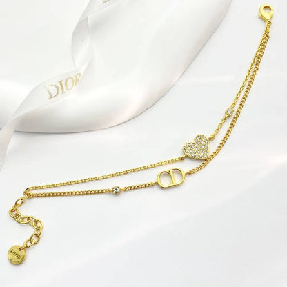 Dior 🦋*
Bracelet 🔥
good quality 💯
With normal boxes 🗃️
And paper bag 🛍️
30 dhs✅

With master box 📦 
45 dhs✅

Zain216
♥️♥️♥️