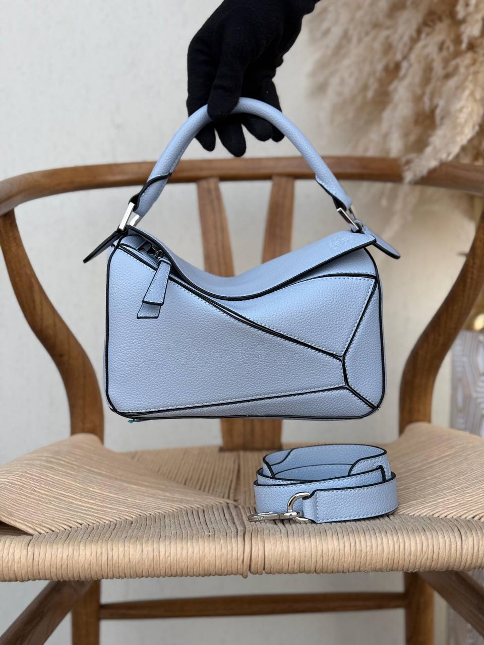 LOEWE
24cm
370 dhs🪙🌨️
Top quality 

With box🎁

Zain167
♥️♥️♥️