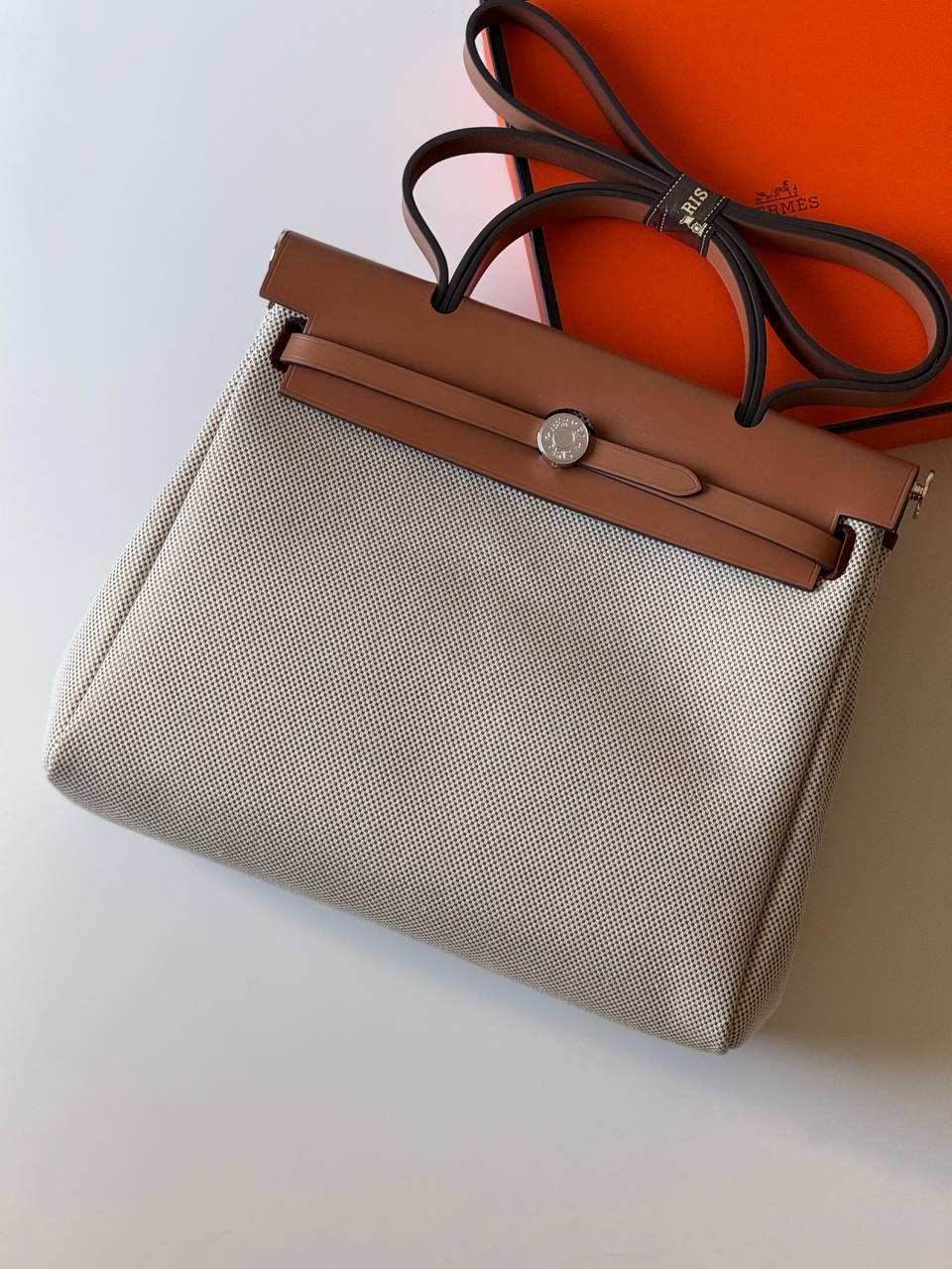 Hermes
 Herbag 31cm💥Master quality ✅with box📦
610 dhs💓

Zain52
♥️♥️♥️