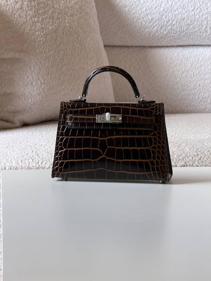 Hermes

minikelly 19cm💕

master quality😍

with box❤️
🎁🎁🎁

550 dhs❣️

Zain52
♥️♥️♥️