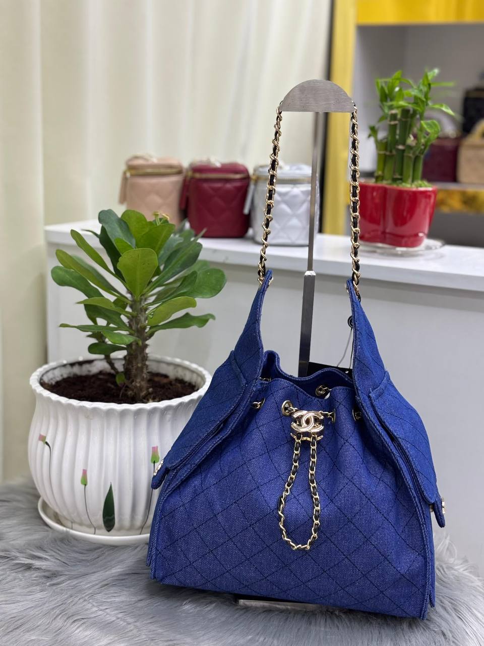 CHANEL 
SIZE  ……… 28CM 
120 dhs🇦🇪🇦🇪

Zain244
♥️♥️♥️