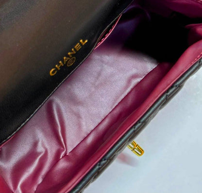 CHANEL
GOOD QUALITY 
WITH BOX 
100 dhs✅

Zain295
♥️♥️♥️