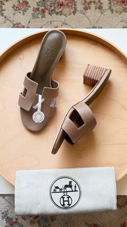Hermes
LIZARD🦎
Master quality 
Size: 36 to 41
450 dhs✅

Zain318
♥️♥️♥️