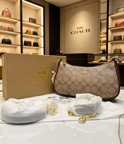 Coach
100 dhs✅
with box 
Good quality

Zain07
♥️♥️♥️