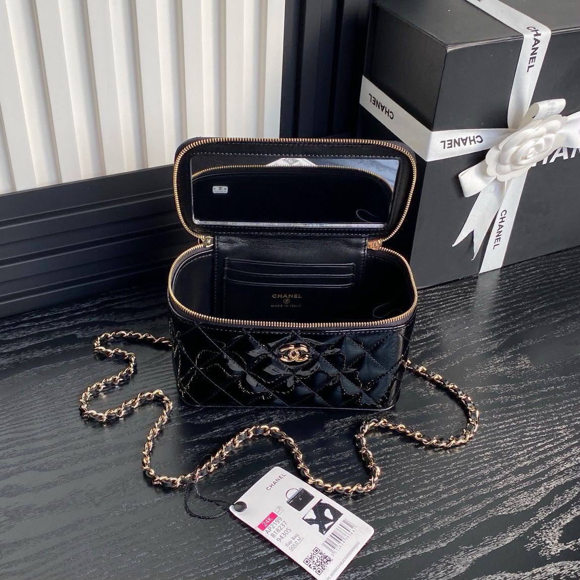 CHANEL 
GOOD QUALITY 

WITH BOX 
🎁🎁🎁

100 dhs✅

Zain295
♥️♥️♥️