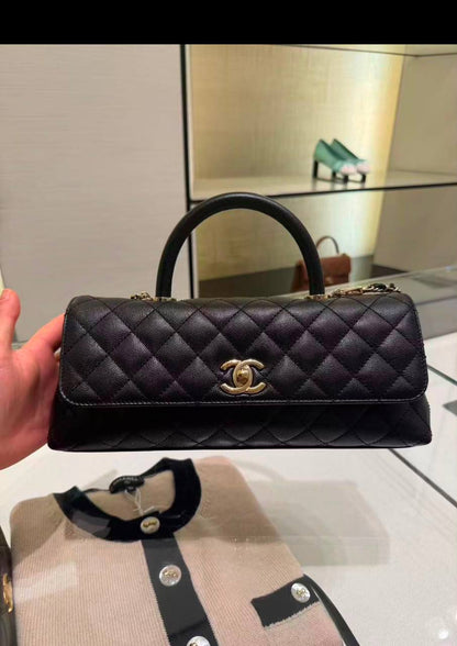 Chanel
130 dhs🇦🇪🇦🇪
size：26cm 
High-quality with box

Zain35
♥️♥️♥️