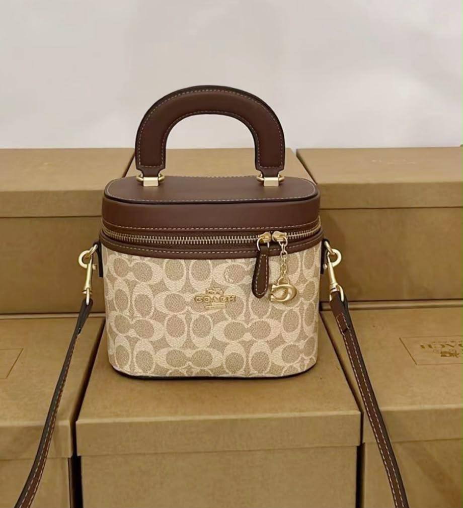 COACH  

MACK UP BOX 

RESTOCK 

HIGH QUALITY 

WITH BOX 
100 dhs🇦🇪🇦🇪

Zain295
♥️♥️♥️