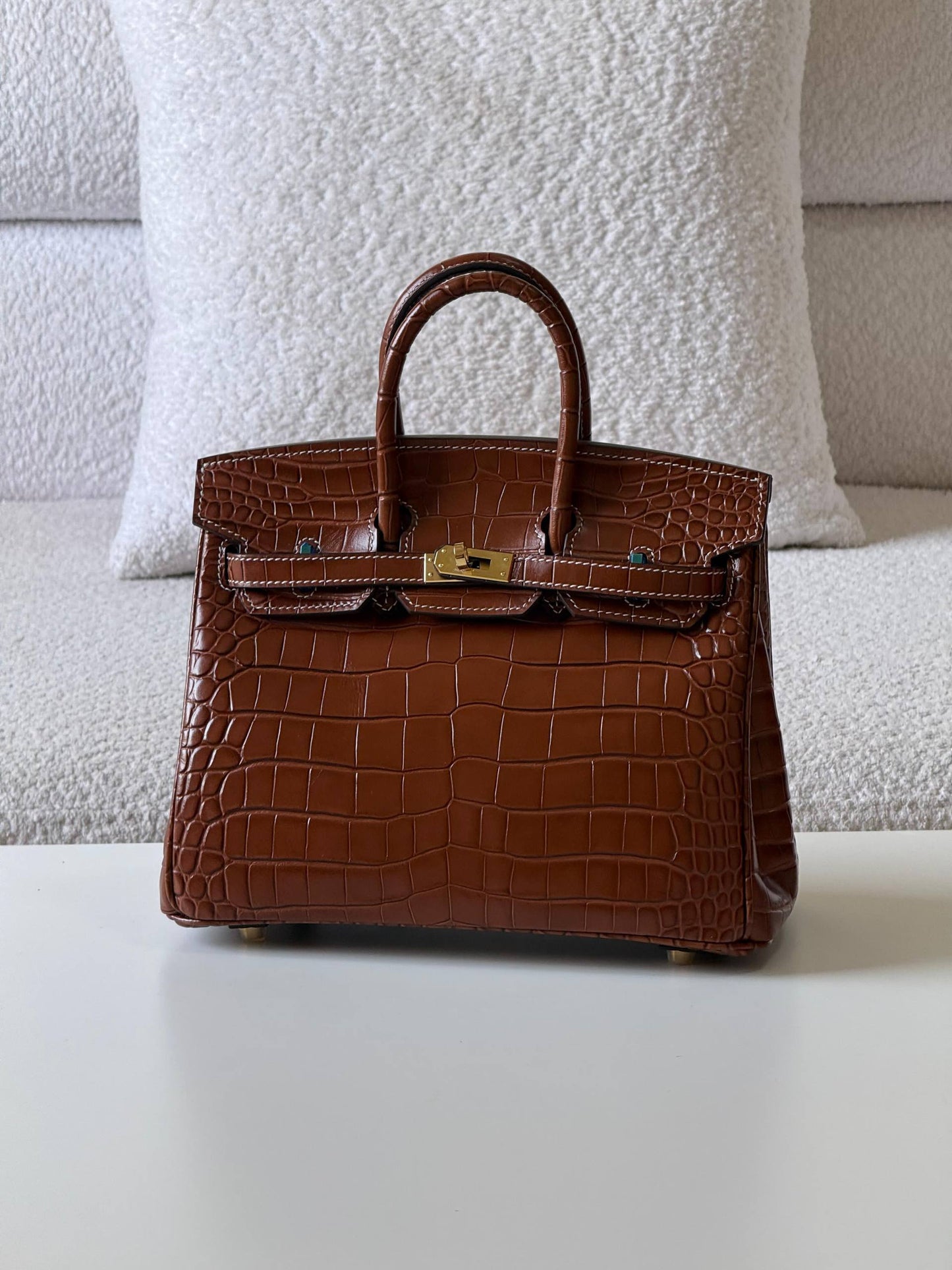 Hermes

birkin croc 25cm💥
Master quality ✅
with box📦

780 dhs❣️

Zain52
♥️♥️♥️