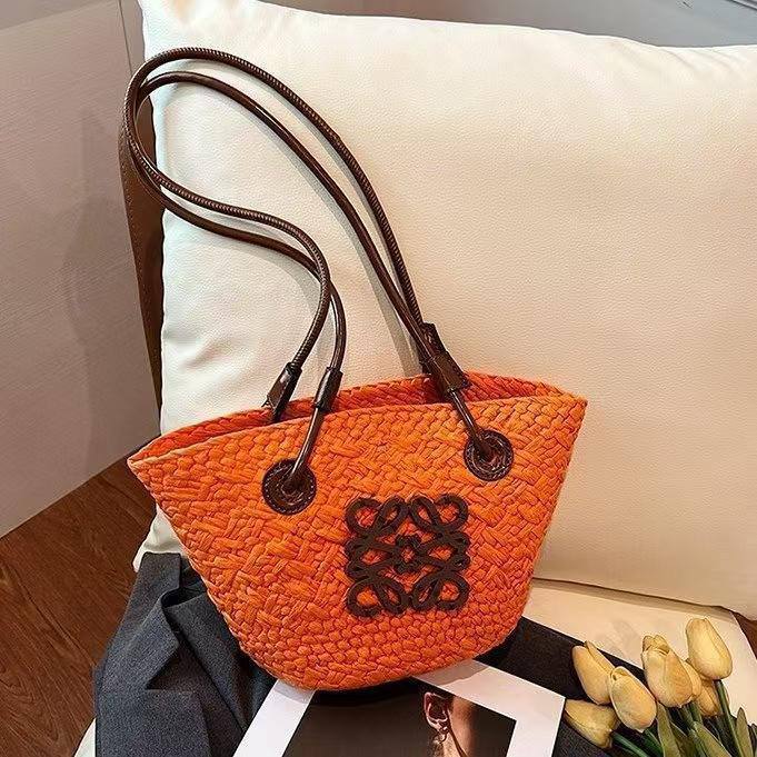 Loewe
36*20*12cm
60 dhs🪙🌹

Zain17
♥️♥️♥️