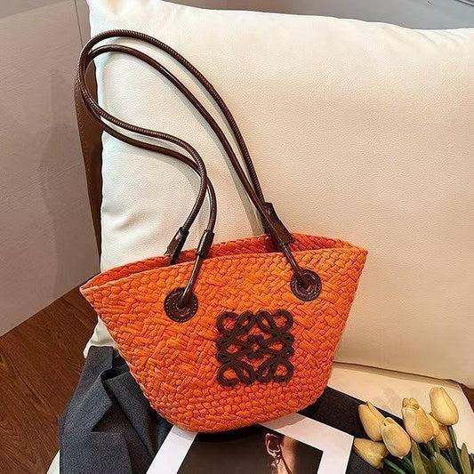 Loewe
36*20*12cm
60 dhs🪙🌹

Zain17
♥️♥️♥️